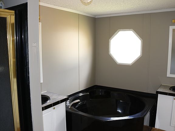 3rd image of 90 Rosiland St