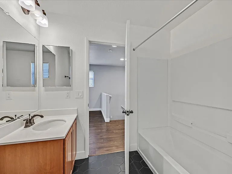 7912 Ivy Run St — Photo 21