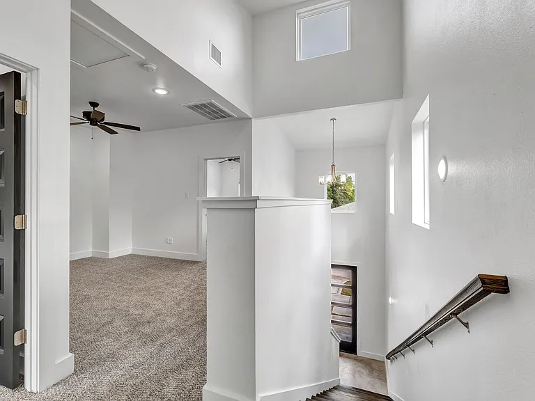 211 Lynn Dr — Photo 23