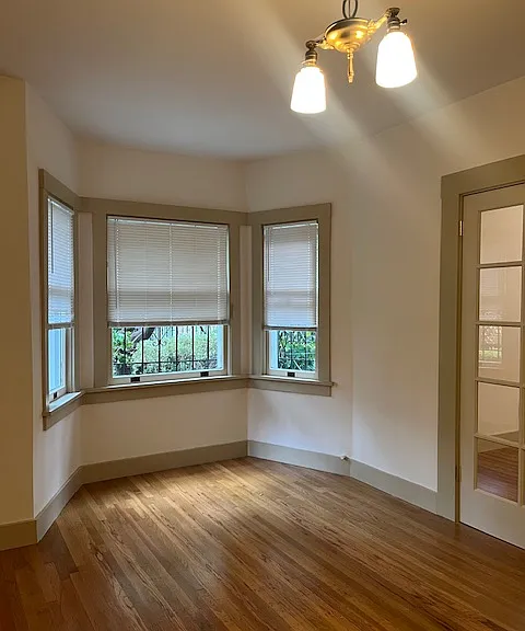828 Taylor — Photo 2