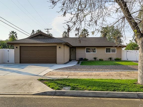 2nd image of 1009 Dracena Ct