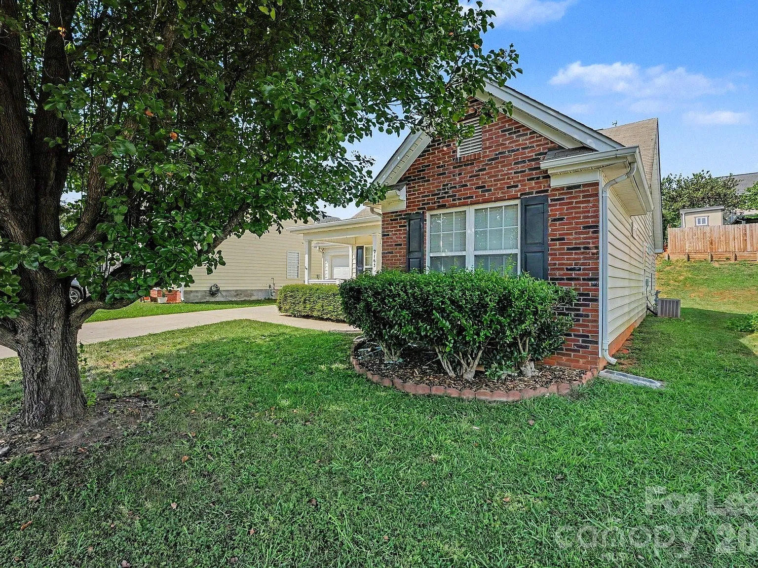 3 bed, 2.0 bath, 1220 sqft, $1,650 — Photo 4