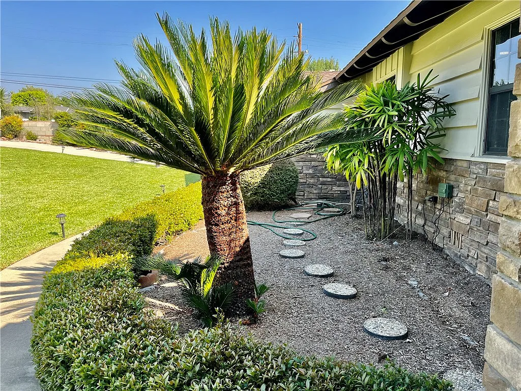 4 bed, 1840 sqft, $3,980 — Photo 3