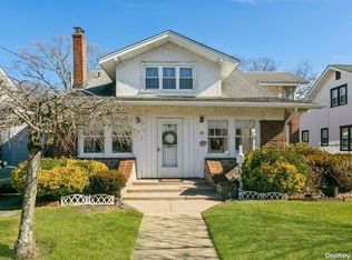 40 Parkview Pl, Baldwin, NY 11510