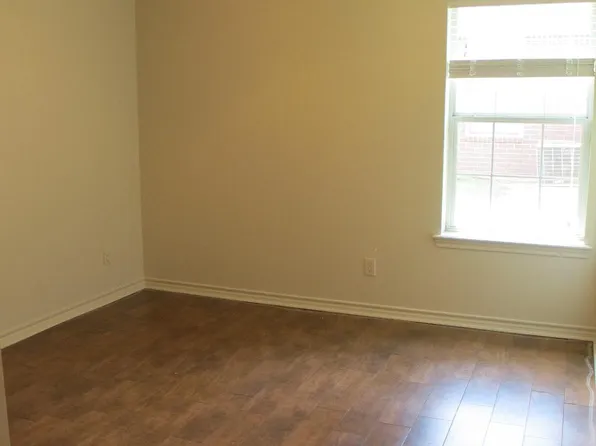 307 Mockingbird Ln, White Oak, TX 75693