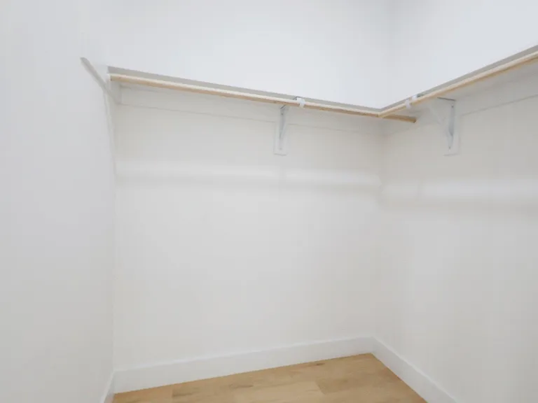 131 Zabriskie St — Photo 34