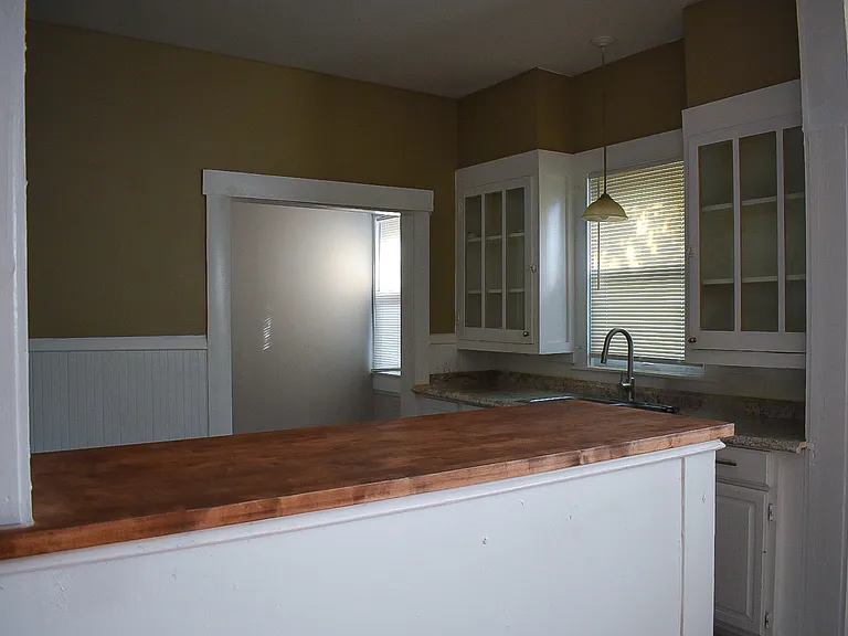 2246 E Houston St — Photo 16