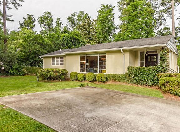 3rd image of 2925 Lake Forest Dr