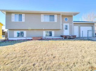 1605 Plateau Ln, Rapid City, SD 57703