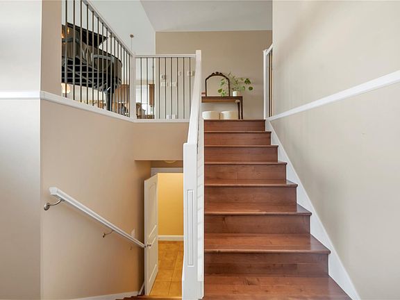 2nd image of 667 Nelson Rd