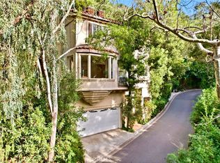 10055 Reevesbury Dr, Beverly Hills, CA 90210