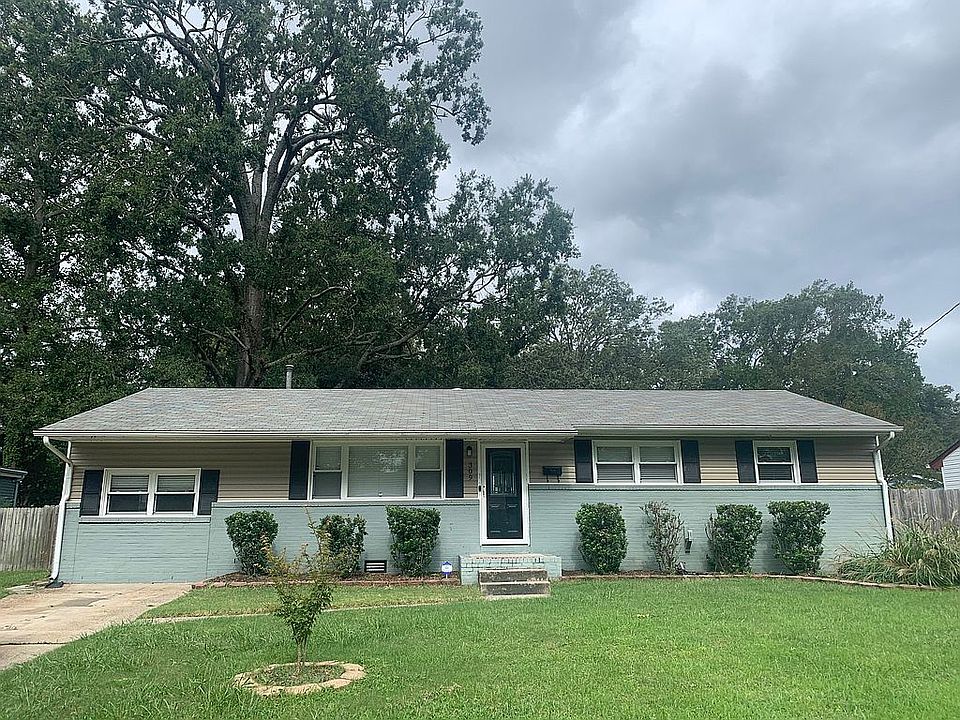 1st image of 309 Barcelona Ln