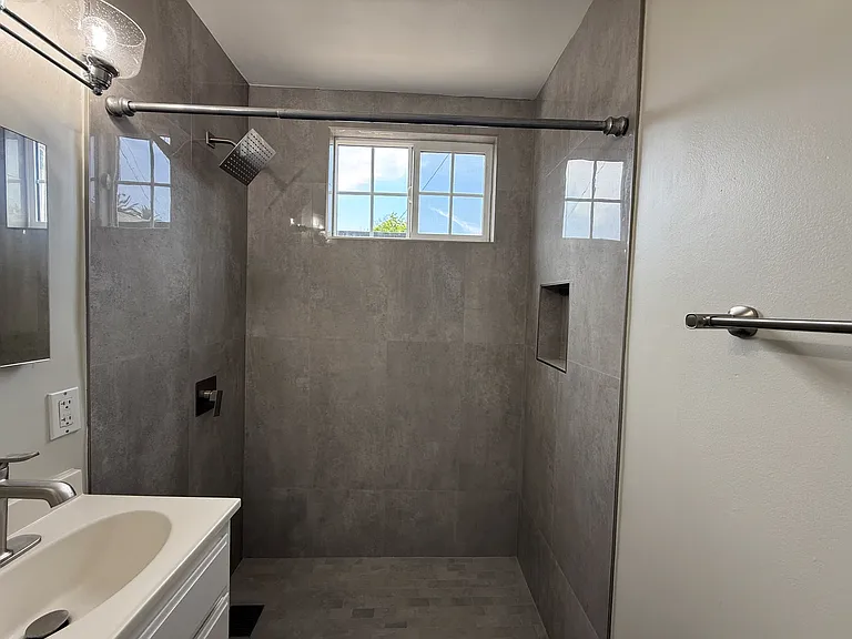 2123 S Orange Dr #4 — Photo 16