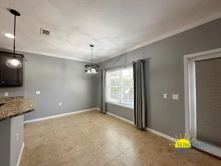 1588 Venice Ave — Photo 8