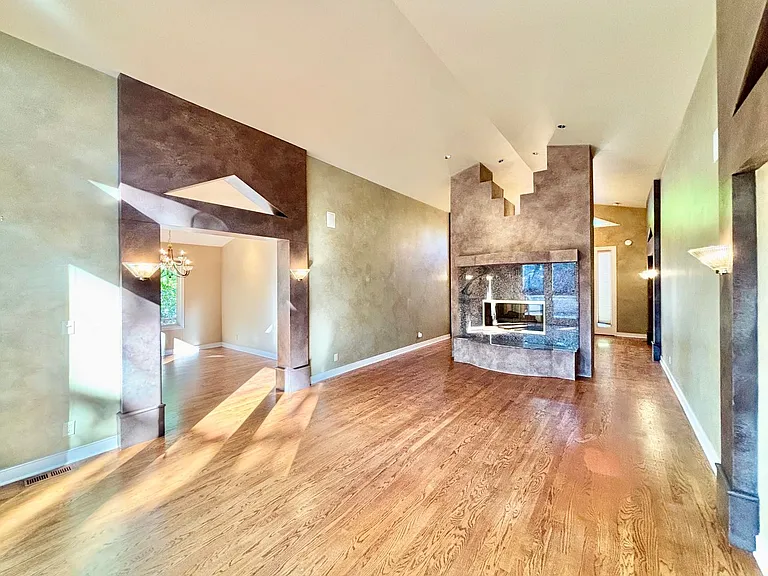 16558 SE 58th Pl — Photo 2