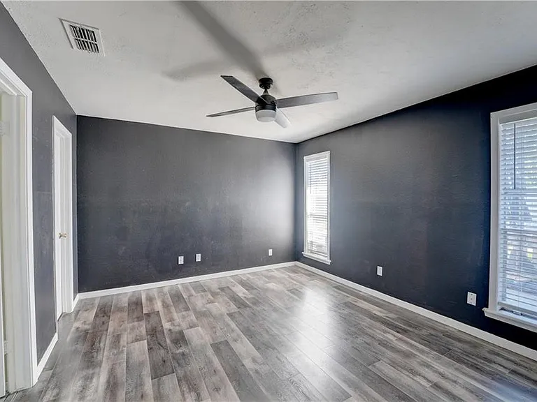 2310 Vialoux Dr — Photo 11