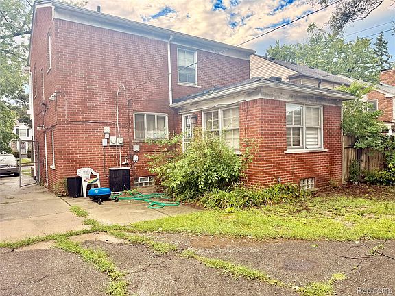 3rd image of 14434 Rosemont Ave