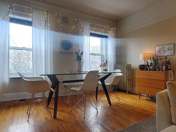 3rd image of 13 S Oxford St APT 4