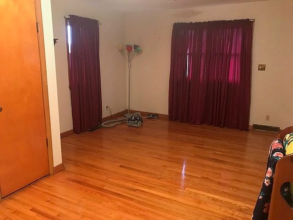 4th image of 681 Bishop Ave