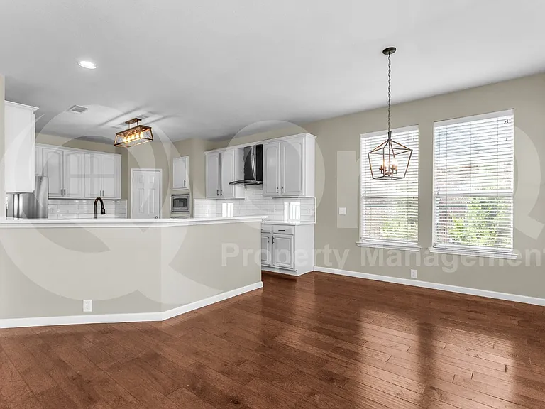 11281 Balcones Dr — Photo 20
