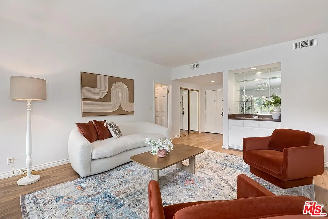 3 bed, 2.0 bath, 1746 sqft, $5,450 — Photo 4