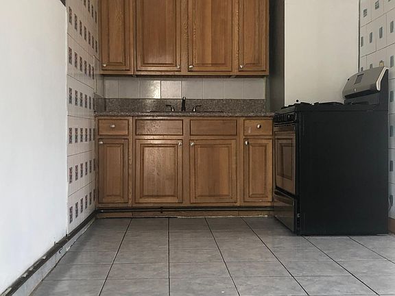 3rd image of 1830 E Villa St #3
