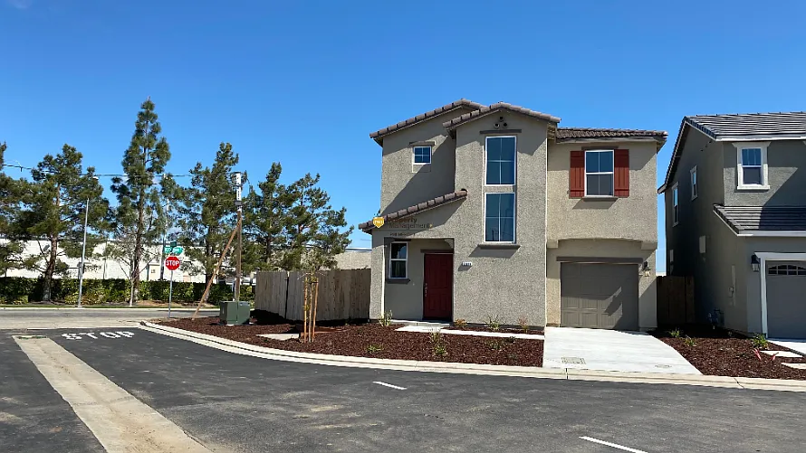 3 bed, 2.5 bath, 1401 sqft, $2,000 — Photo 1