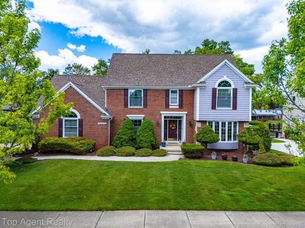 52825 Seven Oaks Dr, Utica, MI 48316