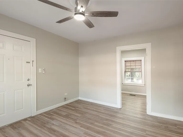 811 Sam Houston Ave #A — Photo 3