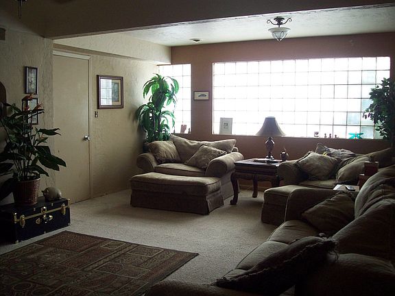 spacious livingroom