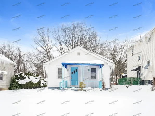 6350 Meadowbrook Rd, Garfield Heights, OH 44125