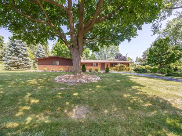 1521 Ledbury Dr, Bloomfield Hills, MI 48304