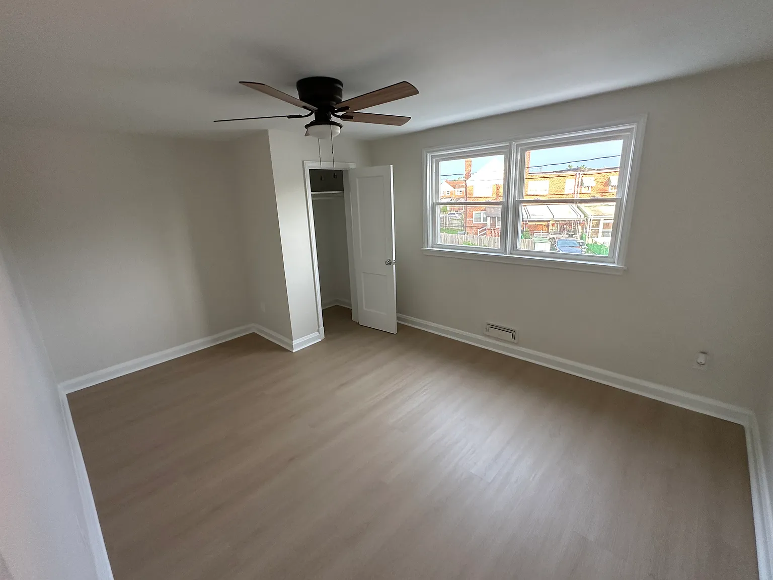 3 bed, 1120 sqft, $2,300 — Photo 4