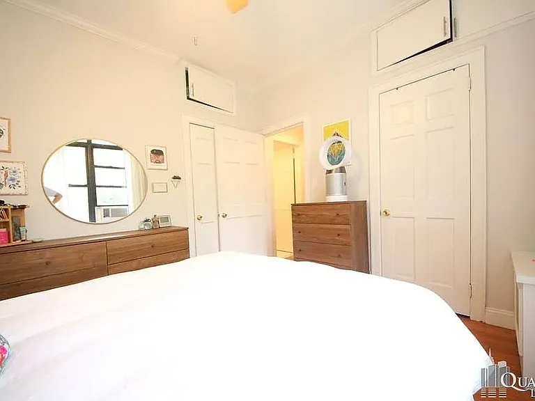 34 E 11th St #4B — Photo 8