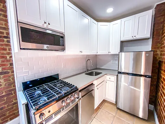 Rented by Voro New York | media 72