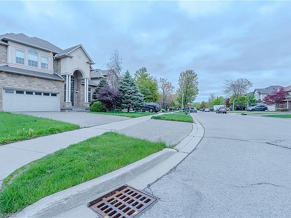 2nd image of 79 Moorland Cres
