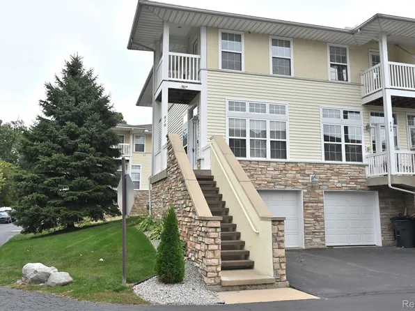 810 Catalina Cv, Luna Pier, MI 48157