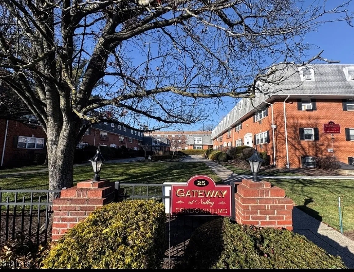 1 bed, $2,100 — Photo 1