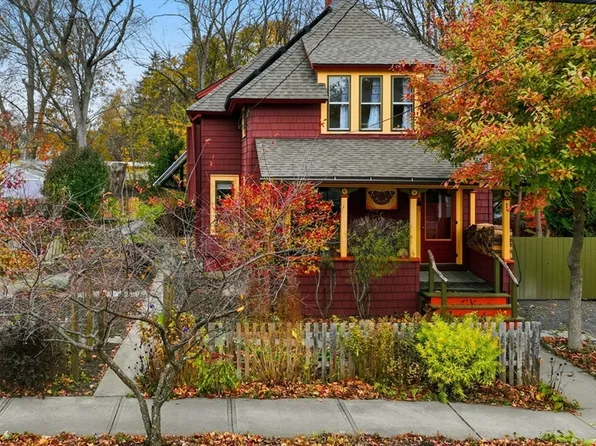254 Davis St, Greenfield, MA 01301