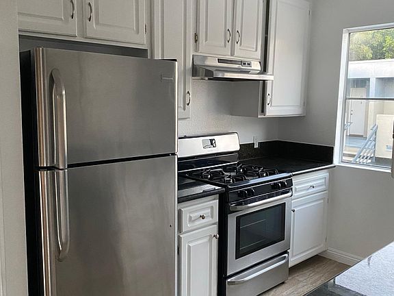 2nd image of 931 Tularosa Dr #10