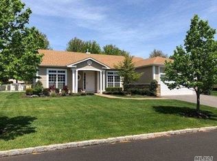 57 Hamlet Woods Dr, Saint James, NY 11780