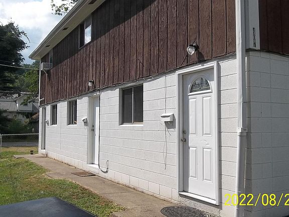 2nd image of 407 Franklin St APT A