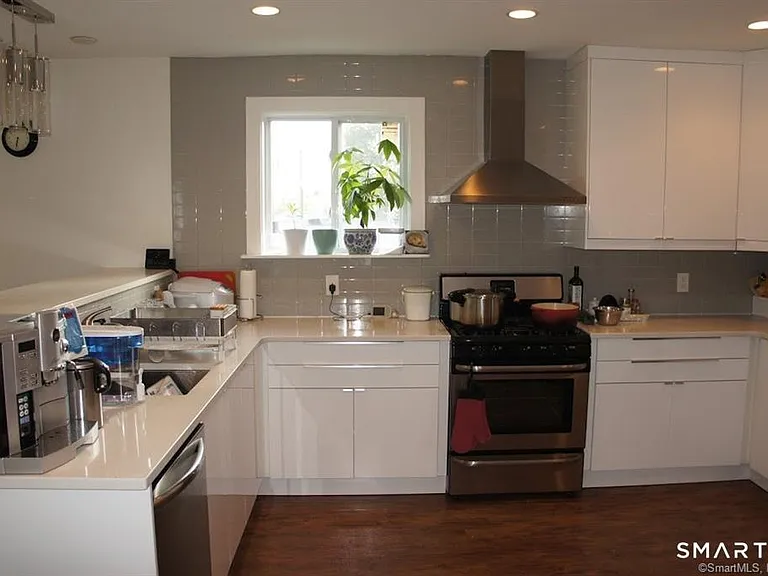 16 Manor St #B — Photo 6