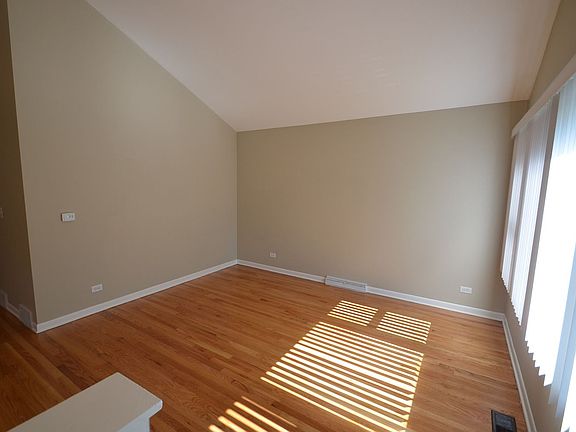3rd image of 3130 W Hood Ave