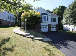 1014 Woodridge Dr, Canonsburg, PA