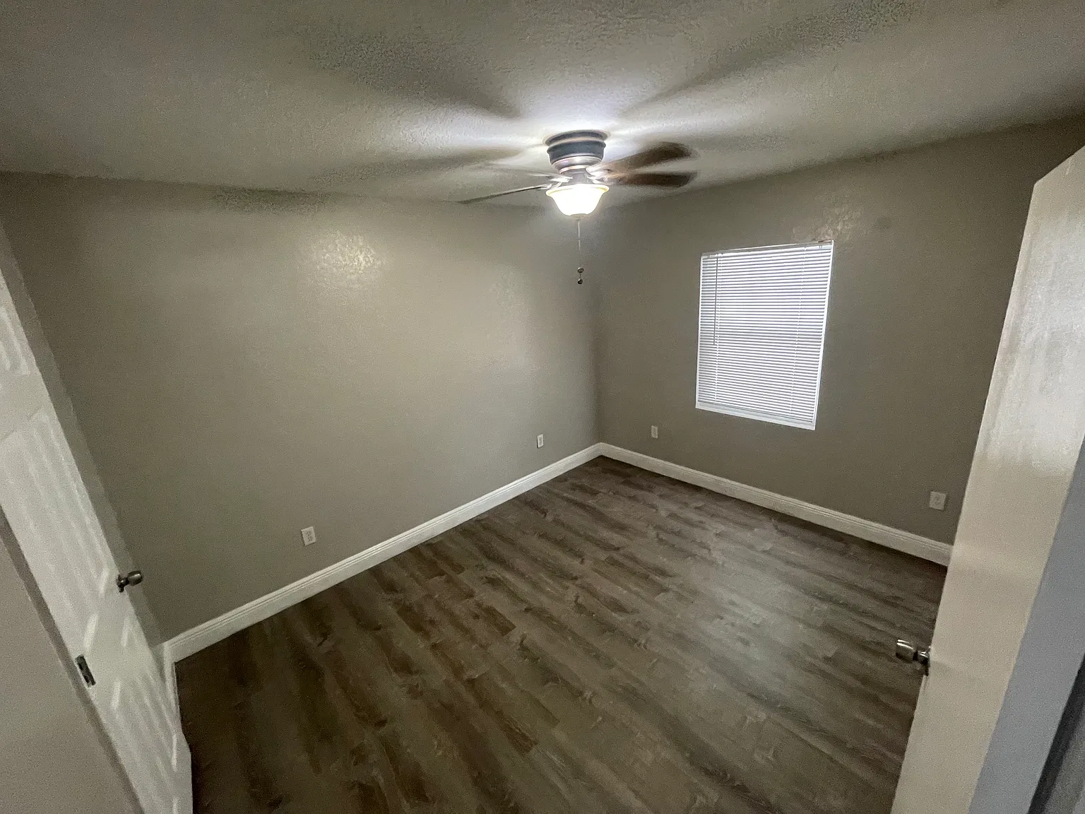2 bed, 1000 sqft, $1,670 — Photo 4