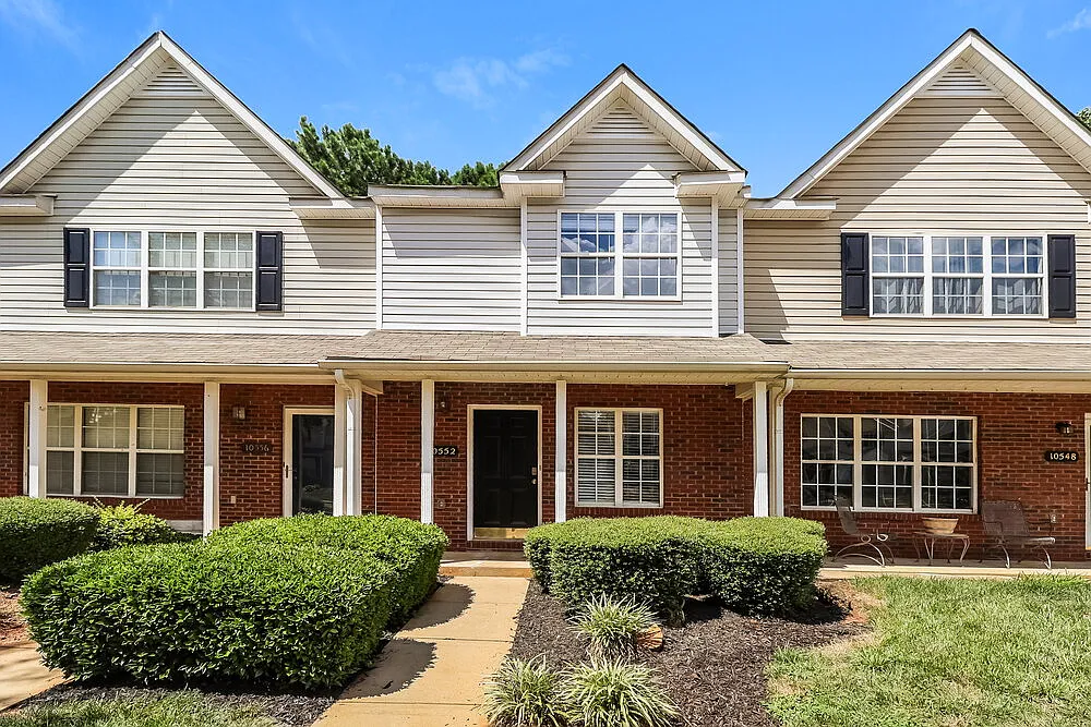 3 bed, 3.5 bath, 1639 sqft, $2,000 — Photo 1