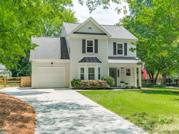 9217 Four Acre Ct, Charlotte, NC 28210