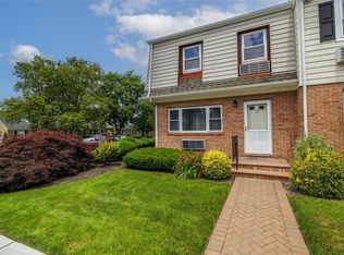 195 N Centre Ave APT 23, Rockville Centre, NY