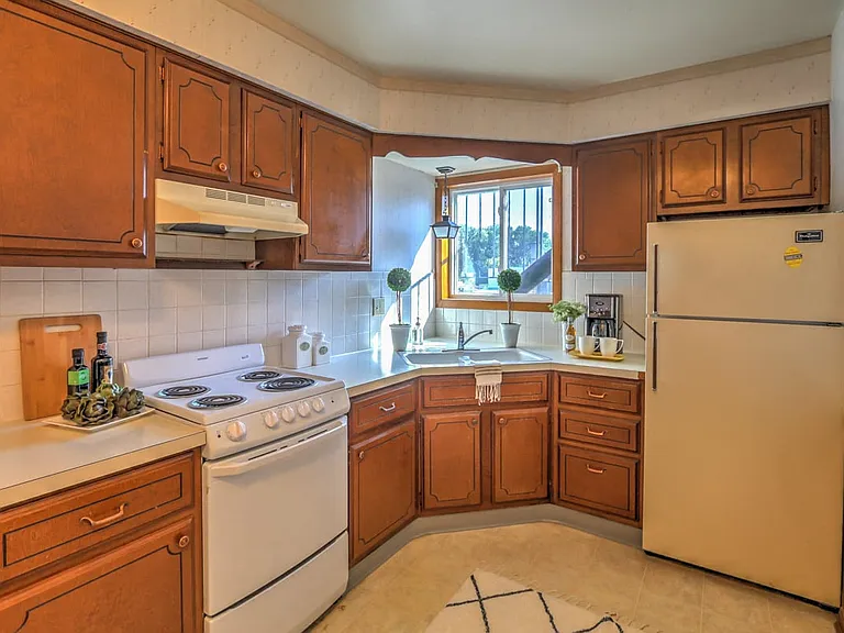 201 Tompkins Dr — Photo 8